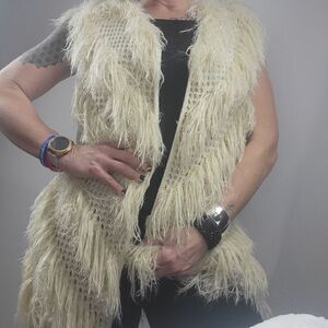 ‎Shaggy Crochet Sleeveless Vest [SIZE LARGE]